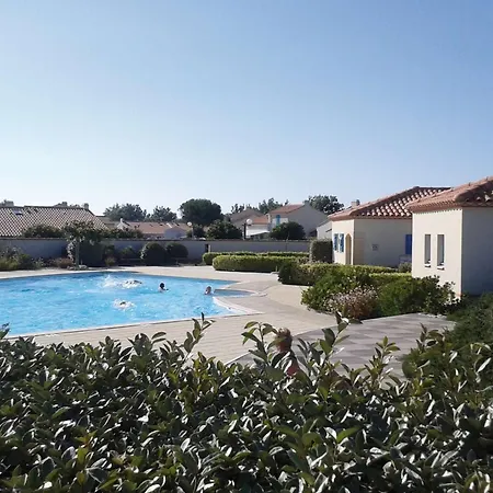 Holiday home Maison A 300m De La Avec Piscine Chauffee, Tennis, Terrasse Ensoleillee Et Wifi - Fr-1-231-58