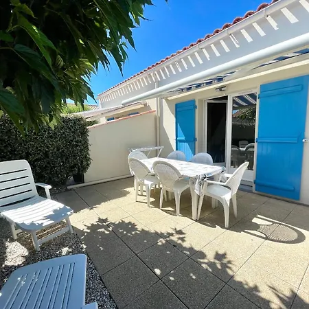 Holiday home Maison A 300m De La Avec Piscine Chauffee, Tennis, Terrasse Ensoleillee Et Wifi - Fr-1-231-58 *